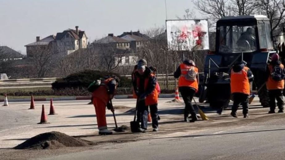 Проезд свободный: аварийные ямы залатали в Хортицком районе Запорожья