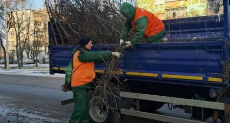 Наслідки негоди ліквідували комунальники в одному з районів Запоріжжя