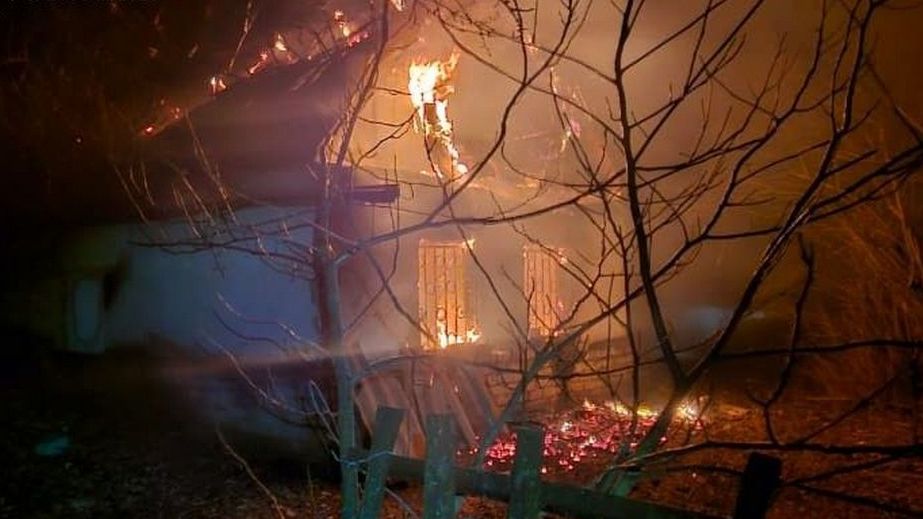 Вночі у Запорізькому районі горів будинок &ndash; кадри