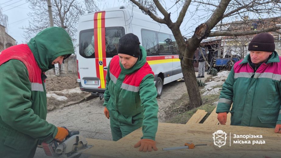Від покрівель до мереж: як відновлюють житлові будинки в Запоріжжі