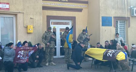 Кушугум у жалобі — поховали Героя, який загинув у бою з російськими окупантами