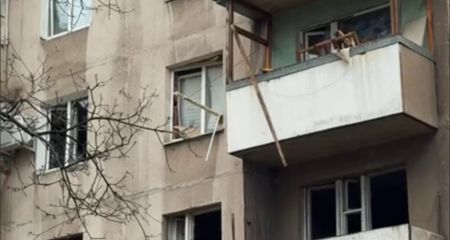 Волонтери ліквідують наслідки масованої атаки БпЛА в Запоріжжі &ndash; кадри