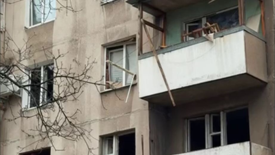 Волонтеры ликвидируют последствия массированной атаки БпЛА в Запорожье &ndash; кадры