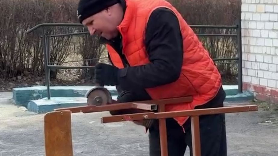 Волонтеры помогли расчистить помещение в одной из школ Запорожья &ndash; кадры