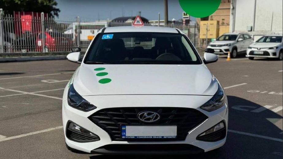 Безбар&rsquo;єрні автошколи: навчання на адаптованих авто розпочали в Запоріжжі