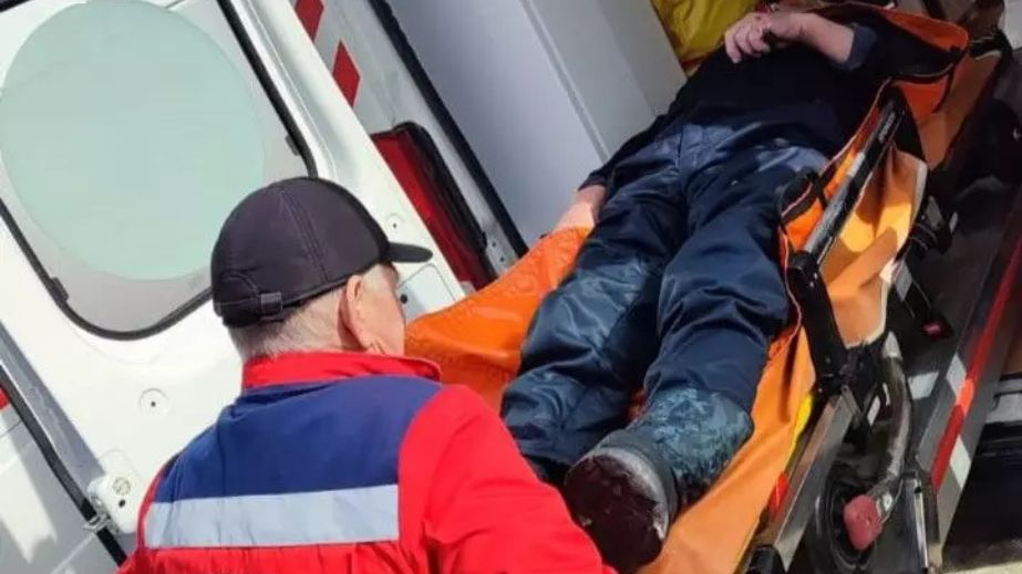 В Запорожье рыбак провалился под лед – спасли прохожие