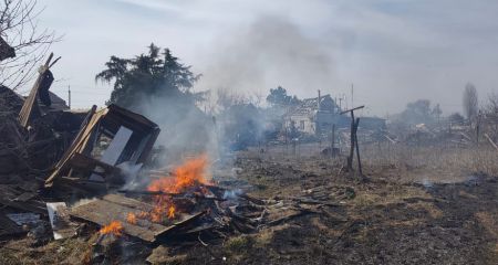 Будинки горіли після обстрілів у Запорізькому районі: є жертви