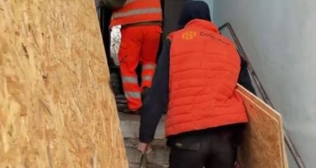 Волонтеры ликвидируют последствия ночных обстрелов Запорожья &ndash; кадры