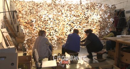 7500 сіток і 100 тисяч свічок: як запорізькі волонтери допомагають фронту