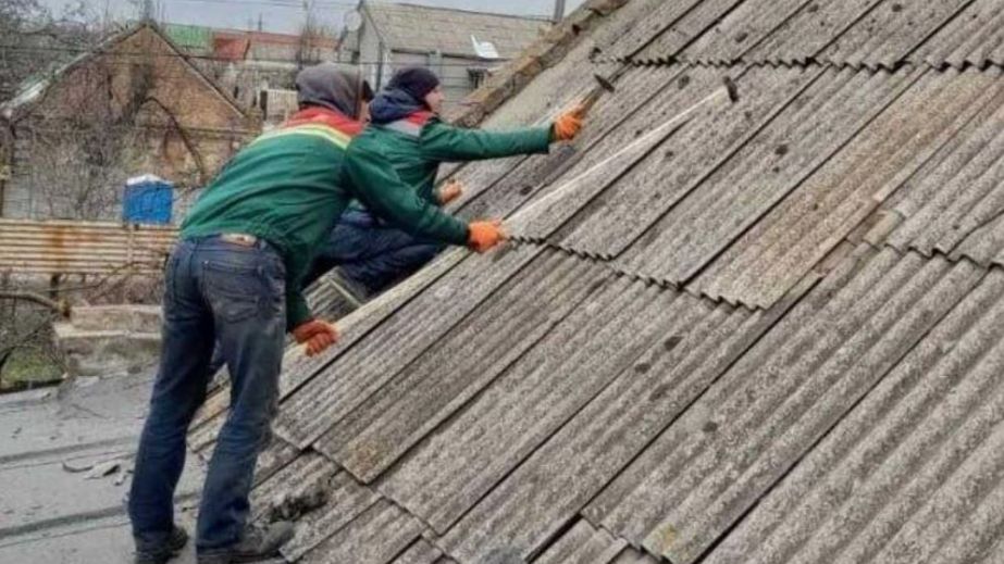 Понад 3 тис. кв. м покрівель відновили після ударів у Запоріжжі &ndash; кадри