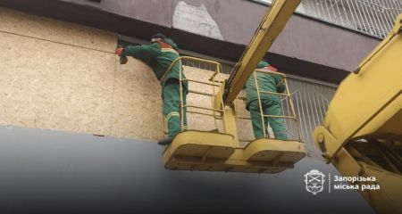 Более 3 тыс. "квадратов" крыш восстановили в Запорожье после обстрелов &ndash; результаты