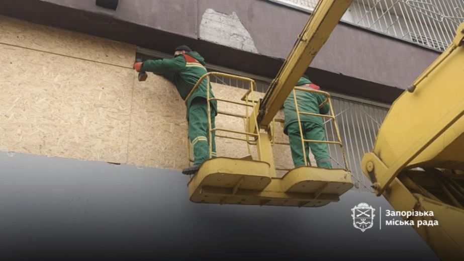 Более 3 тыс. "квадратов" крыш восстановили в Запорожье после обстрелов &ndash; результаты