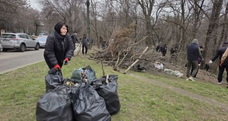 У старій частині Запоріжжя провели толоку одразу на 5 локаціях &ndash; де навели лад