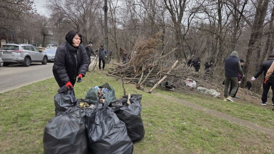 У старій частині Запоріжжя провели толоку одразу на 5 локаціях &ndash; де навели лад