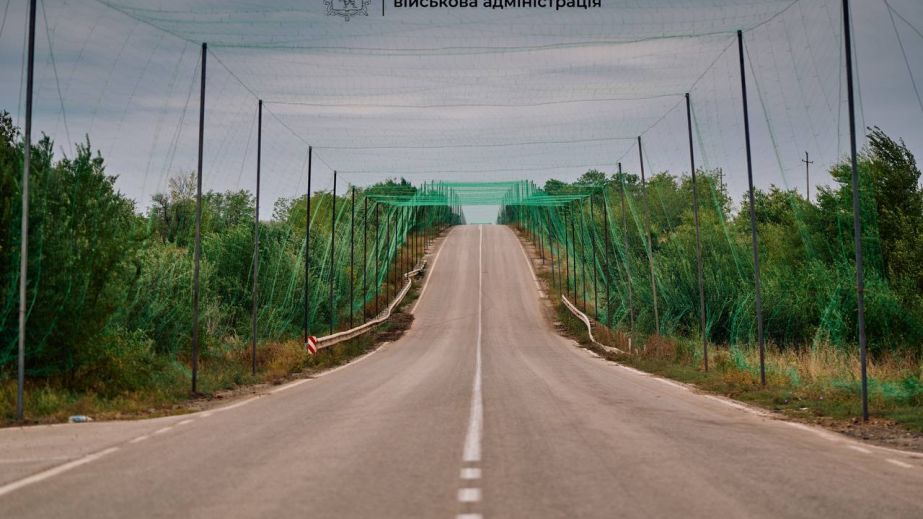 Защита дорог: 200 км антидроновых тоннелей уже построили на Запорожье