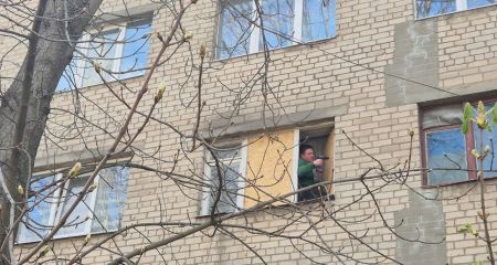 Майже 400 "квадратів" покрівель відновили в запорізьких будинках після атак ворога