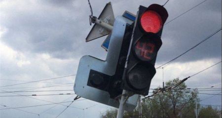 Після ДТП комунальники відновлюють дорожню інфраструктуру Запоріжжя &ndash; фото