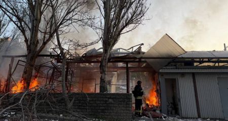 Ракетно-дроновая атака на Запорожье: спасатели потушили все пожары