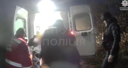 Патрульные показали, как спасали раненых во время обстрела Запорожья &ndash; кадры