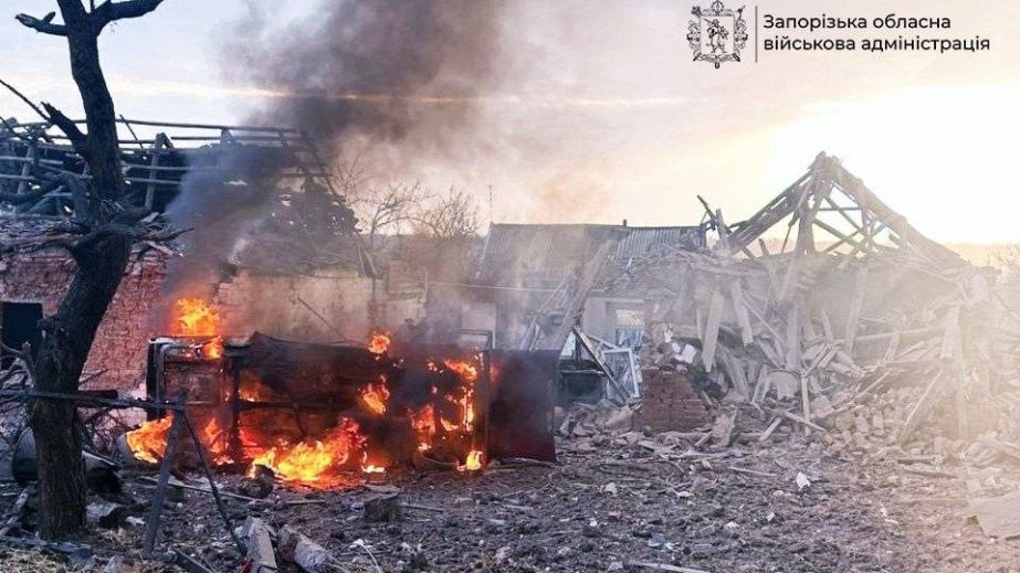 Троє поранених і розбиті будинки: понад 850 атак здійснив ворог на Запоріжжі