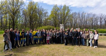 "1 миллион деревьев памяти": очередная экоакция прошла на запорожской Хортице