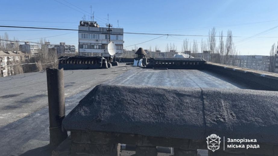 Майже 1,5 тис. "квадратів" дахів відновили в розбитих запорізьких будинках