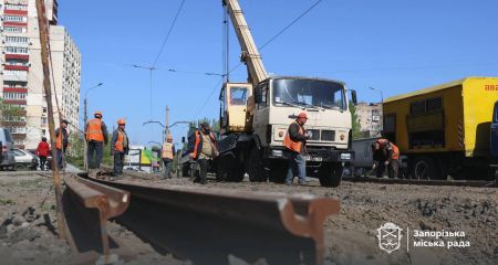 Ремонт пути завершили: трамваи в центре Запорожья возвращают на маршруты