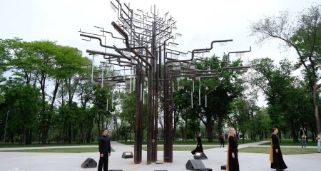Еще 85 новых имен: в Запорожье обновили "Дерево памяти"