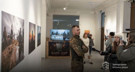 "На війні": виставка двох фотокореспондентів відкрилась у Запоріжжі