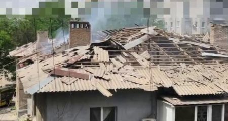 Після атаки БпЛА у Запоріжжі горить будинок, загинув чоловік - відео