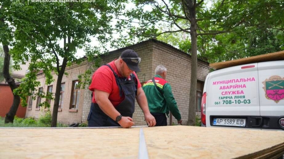 Зруйнований російською атакою будинок у Запоріжжі визнали непридатним для проживання