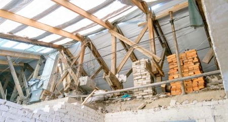 Ремонт виконали на 20%: будинок після влучання БпЛА відновлюють у Запоріжжі