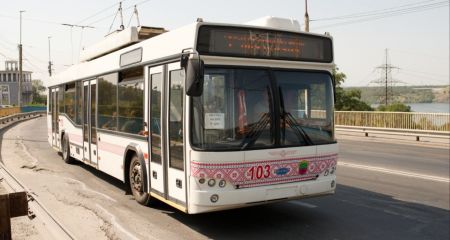 Поломка кабелю: тролейбус у Запоріжжі частково змінив схему руху