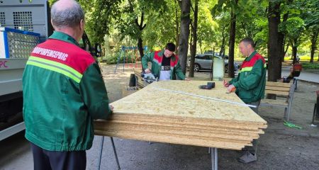 Понад 30 розбитих будинків: наслідки атак за дві доби ліквідовують у Запоріжжі