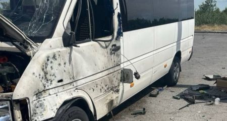 Ворожий дрон влучив у маршрутку в Запоріжжі &ndash; є поранений