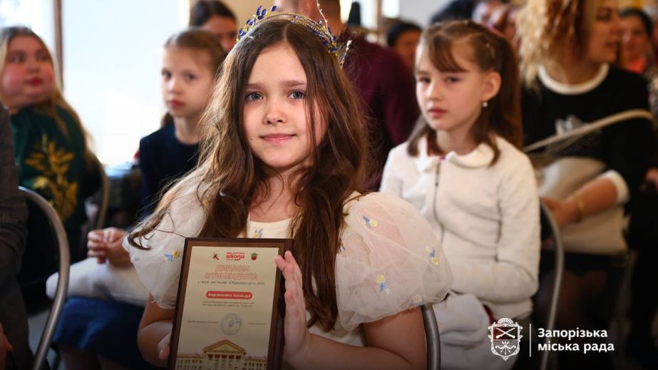 2400 гривен ежемесячно будут получать десять лучших учеников художественных школ Запорожья