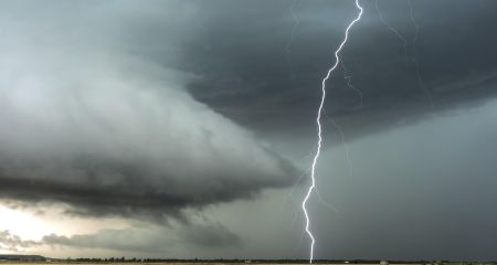 Грозовий фронт суне на Запоріжжя: в області оголосили штормове попередження