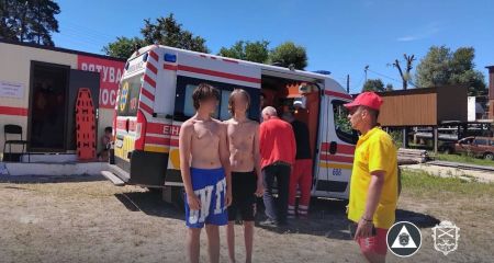 Намагалися перейти вбрід: у Запоріжжі рятувальники витягли з води двох підлітків