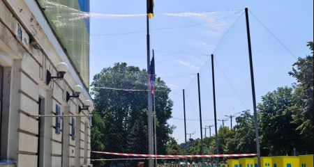 В Запорожье усилили защиту здания горсовета &ndash; фото