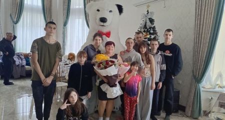 Выехали из оккупации: запорожская многодетная мать не хотела, чтобы дети учились на русском языке