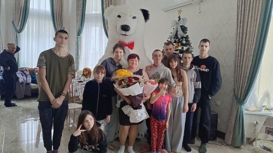Выехали из оккупации: запорожская многодетная мать не хотела, чтобы дети учились на русском языке