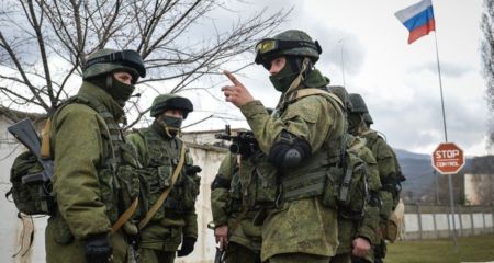 Штрафы за украинские книги: оккупанты придумали новый "бизнес" на блокпостах ВОТ Запорожья