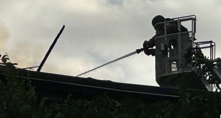 Будинки та поля палали після обстрілів під Запоріжжям