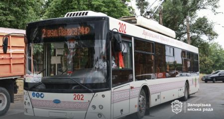 У Запоріжжі показали, як працює відновлений тролейбус №2: зупинки та графік