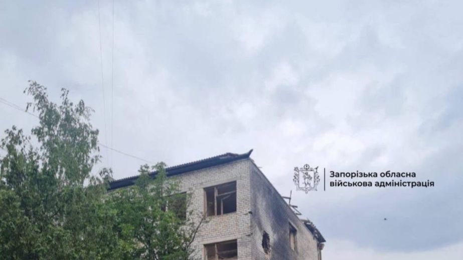 Наслідки обстрілу Запоріжжя: зафіксовано пошкодження будівлі в місті