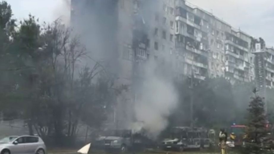 Враг повторно атаковал дом в Запорожье, где работали волонтеры &ndash; кадры