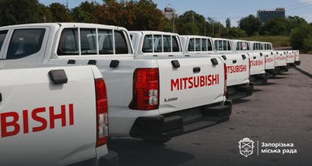 Запоріжжя отримало німецькі пікапи для відновлювальних робіт після атак