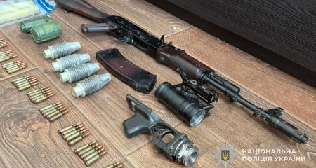 Запорожские волонтеры незаконно продают оружие