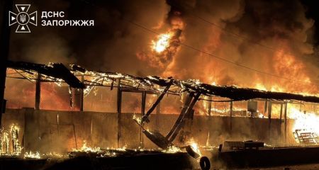 Атака на Запоріжжя: вогнеборці загасили масштабні пожежі