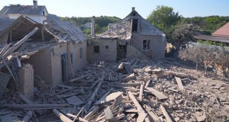 Окупанти бомбували село під Запоріжжям: під завалами шукають людину